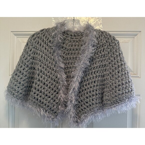 Handmade Women Chunky Crocheted Shrug Faux Fur Trim Grey One Size - Picture 6 of 8